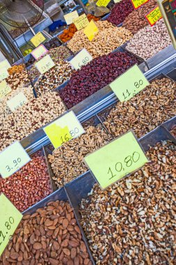 Atina, Yunanistan 'da sokak pazarında çeşitli fıstıklar