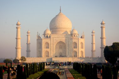 turistler yakındaki taj mahal