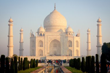 turistler yakındaki taj mahal