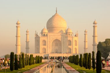 turistler yakındaki taj mahal