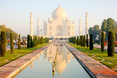 turistler yakındaki taj mahal