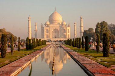 turistler yakındaki taj mahal