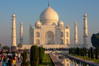 turistler yakındaki taj mahal