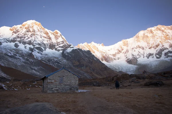 Annapurna Zuid-piek zonsondergang — Stockfoto