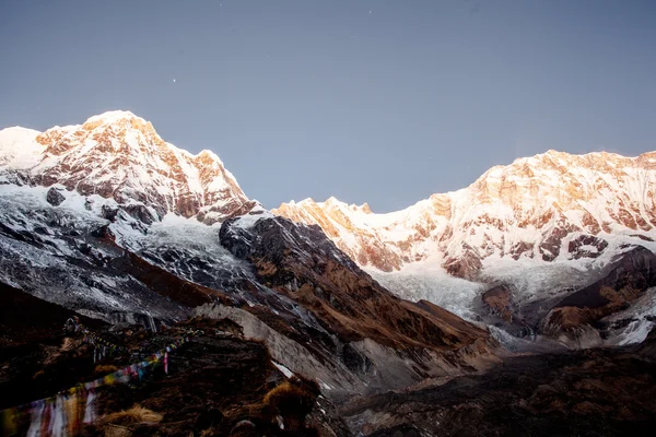 Annapurna Zuid-piek zonsondergang — Stockfoto