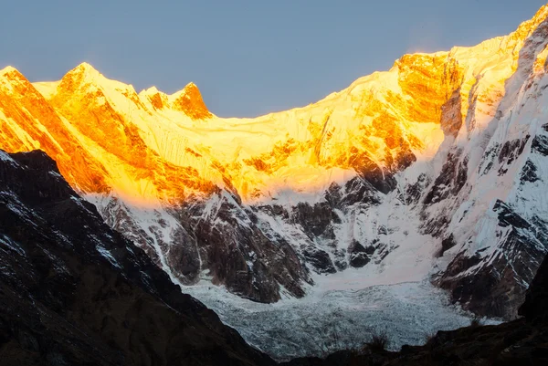Annapurna szczyt południowy zachód słońca — Zdjęcie stockowe