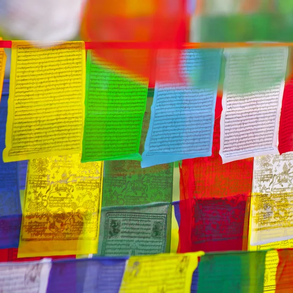 Bandeiras budistas de oração em Lumbini — Fotografia de Stock