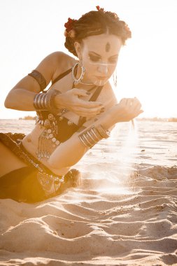 Etnik danslar dans güzel kız