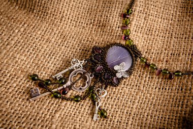 güzel el yapımı kolye boncuk ile