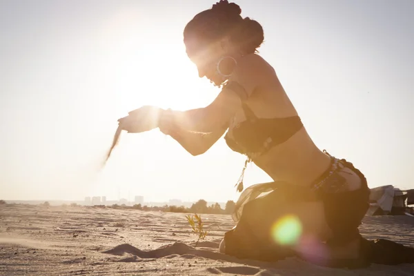 Beautiful girl dancing ethnic dances — Stock Photo, Image