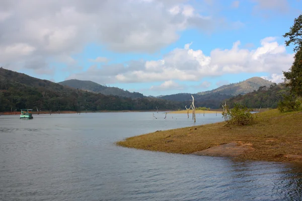 Lake in Periyar National Park — Stock Photo, Image