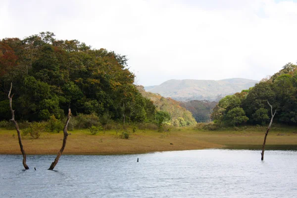 Lac dans le parc national de Periyar — Photo