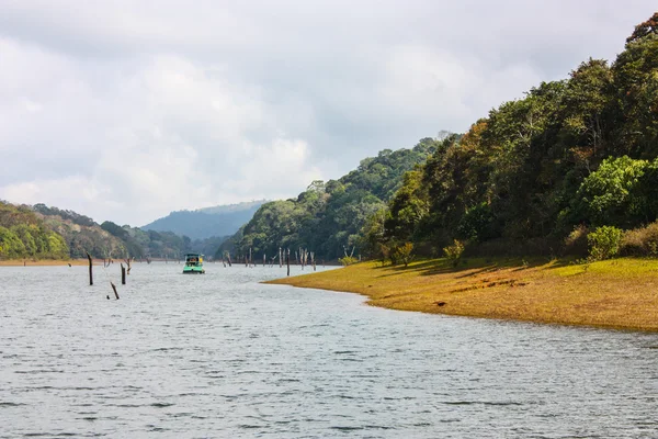 Lake in Periyar Nationaal Park — Stockfoto