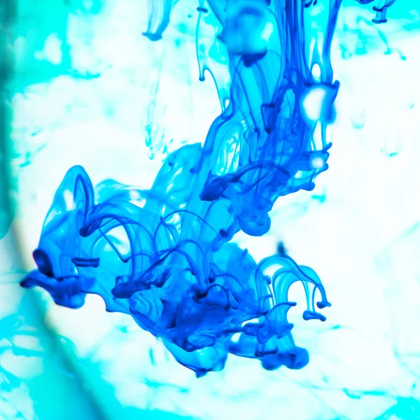 青い液体水で — ストック写真
