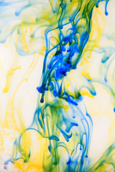 Blue and yellow liquid in water — Stock Photo, Image