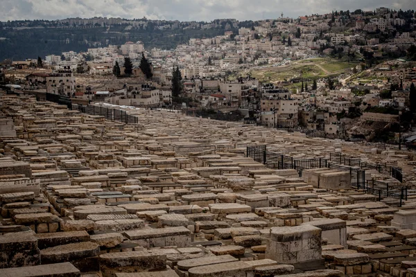 Древнее еврейское кладбище — стоковое фото
