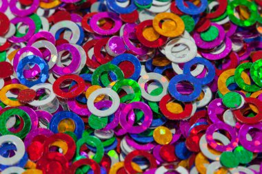 Gökkuşağı renkli konfeti