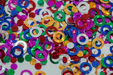 Gökkuşağı renkli konfeti