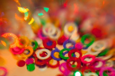 Gökkuşağı renkli konfeti