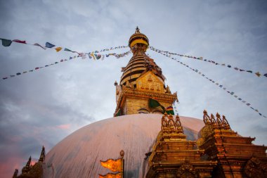 Swayambhunath görünümünü geceleri