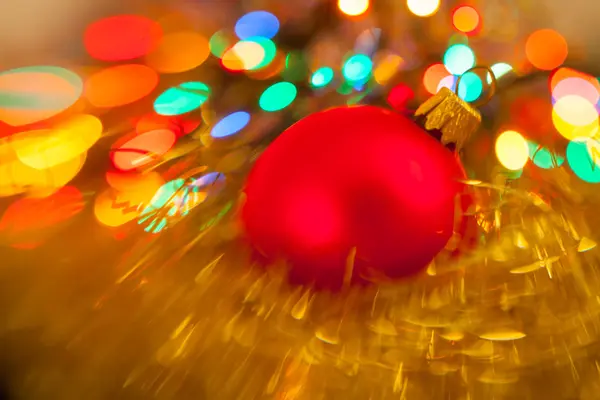 Rote Weihnachtskugel — Stockfoto