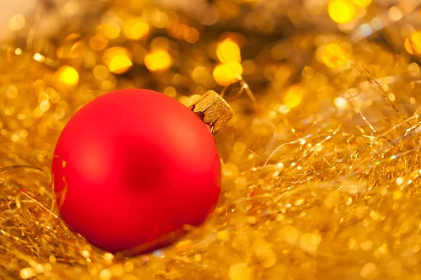 Bola de Natal vermelho — Fotografia de Stock