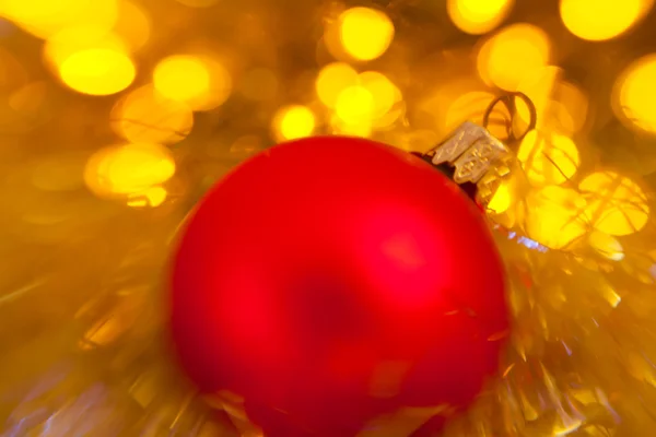 Bola roja de Navidad — Foto de Stock