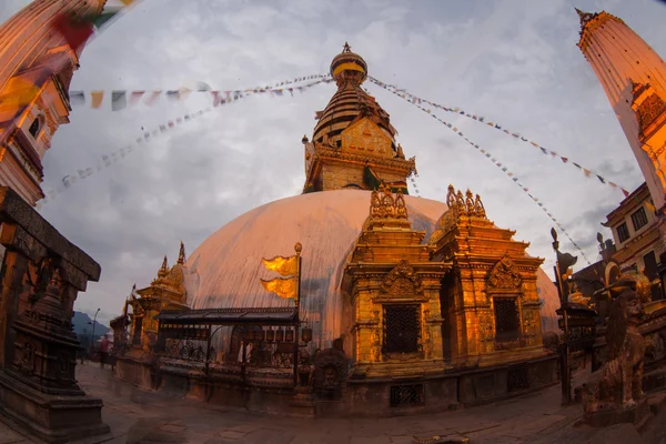 Utsikt över Swayambhunath på natten — Stockfoto