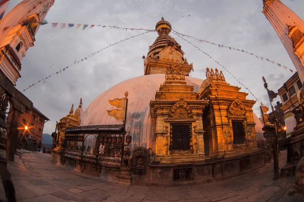 Vista di Swayambhunath di notte — Foto Stock