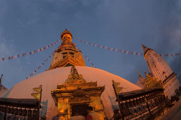 Utsikt över Swayambhunath på natten — Stockfoto