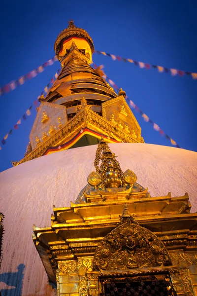 Blick auf swayambhunath bei Nacht — Stockfoto