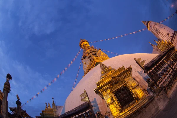 Vista de Swayambhunath por la noche — Foto de Stock