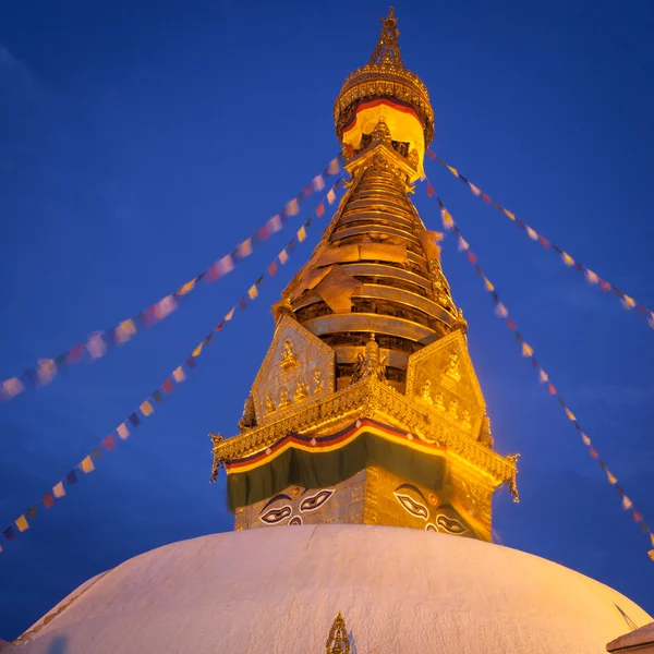 Vista de Swayambhunath por la noche — Foto de Stock