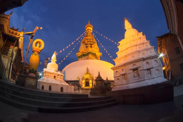 Vista de Swayambhunath por la noche — Foto de Stock