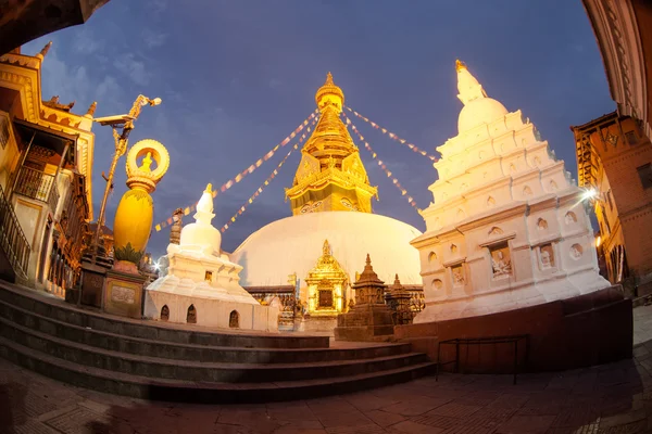 Vista de Swayambhunath por la noche — Foto de Stock