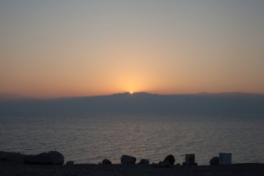 Ölü Deniz güneş doğarken