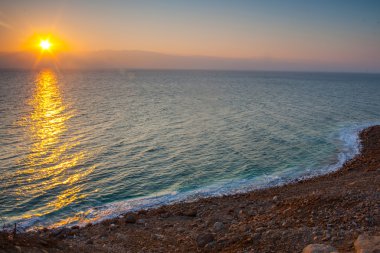 Ölü Deniz güneş doğarken