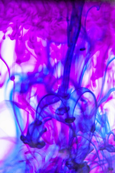 Blue and violet liquid in water — Stock Photo, Image