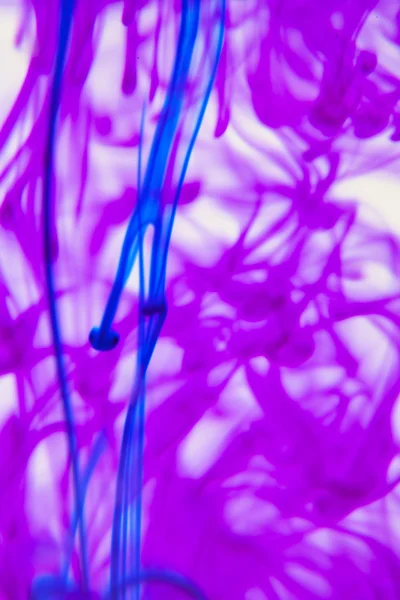 Blue and violet liquid in water — Stock Photo, Image