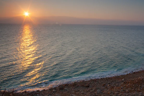 Ölü Deniz güneş doğarken — Stok fotoğraf