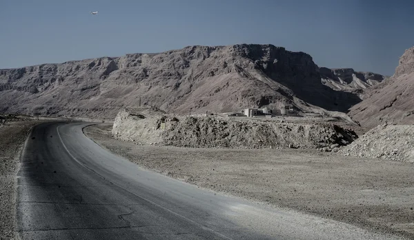 Silnice v písku Hills Izraele — Stock fotografie