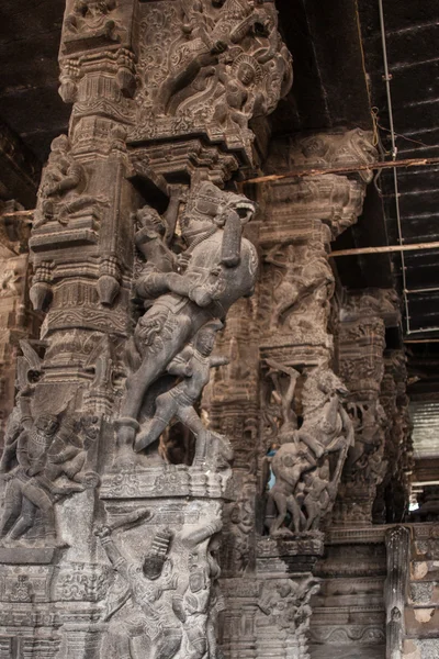 Antike Steinschnitzereien im Varadaraja-Tempel — Stockfoto