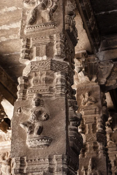 Ancient stone carvings in Varadaraja Temple — Stock Photo, Image