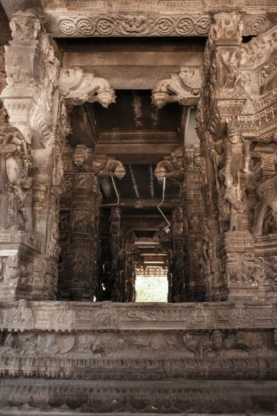 Varadaraja 寺院の古代の石の彫刻 — ストック写真