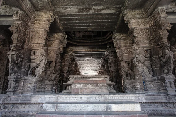 Starożytne kamienne rzeźby w świątyni Varadaraja — Zdjęcie stockowe