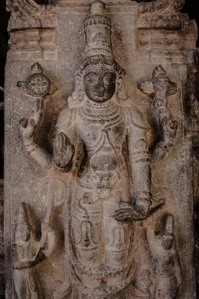 Oude stenen beelden in Varadaraja tempel — Stockfoto