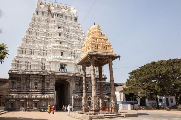 Indian tourists explore ancinet temples — Stock Photo, Image