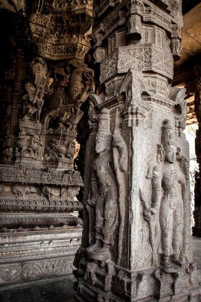 Antika stenskulpturer i Ida tempel — Stockfoto