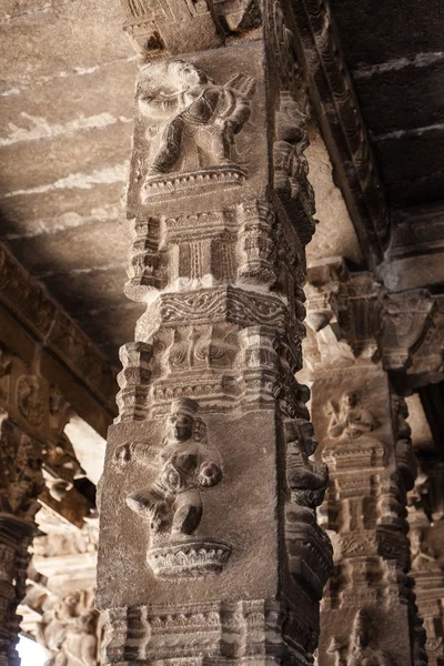 Antigas esculturas em pedra no Templo Varadaraja — Fotografia de Stock