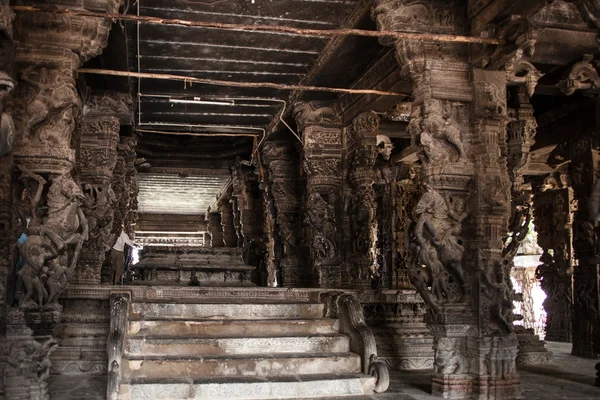 Varadaraja 寺院の古代の石の彫刻 — ストック写真